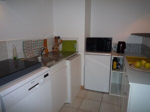 Fridge, microwave, oven, stovetop - Casa Estrella - Marseille hypercentre ❤️ (Marseille)