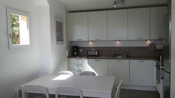 KĂŒhlschrank, Ofen, Herdplatte, GeschirrspĂŒler