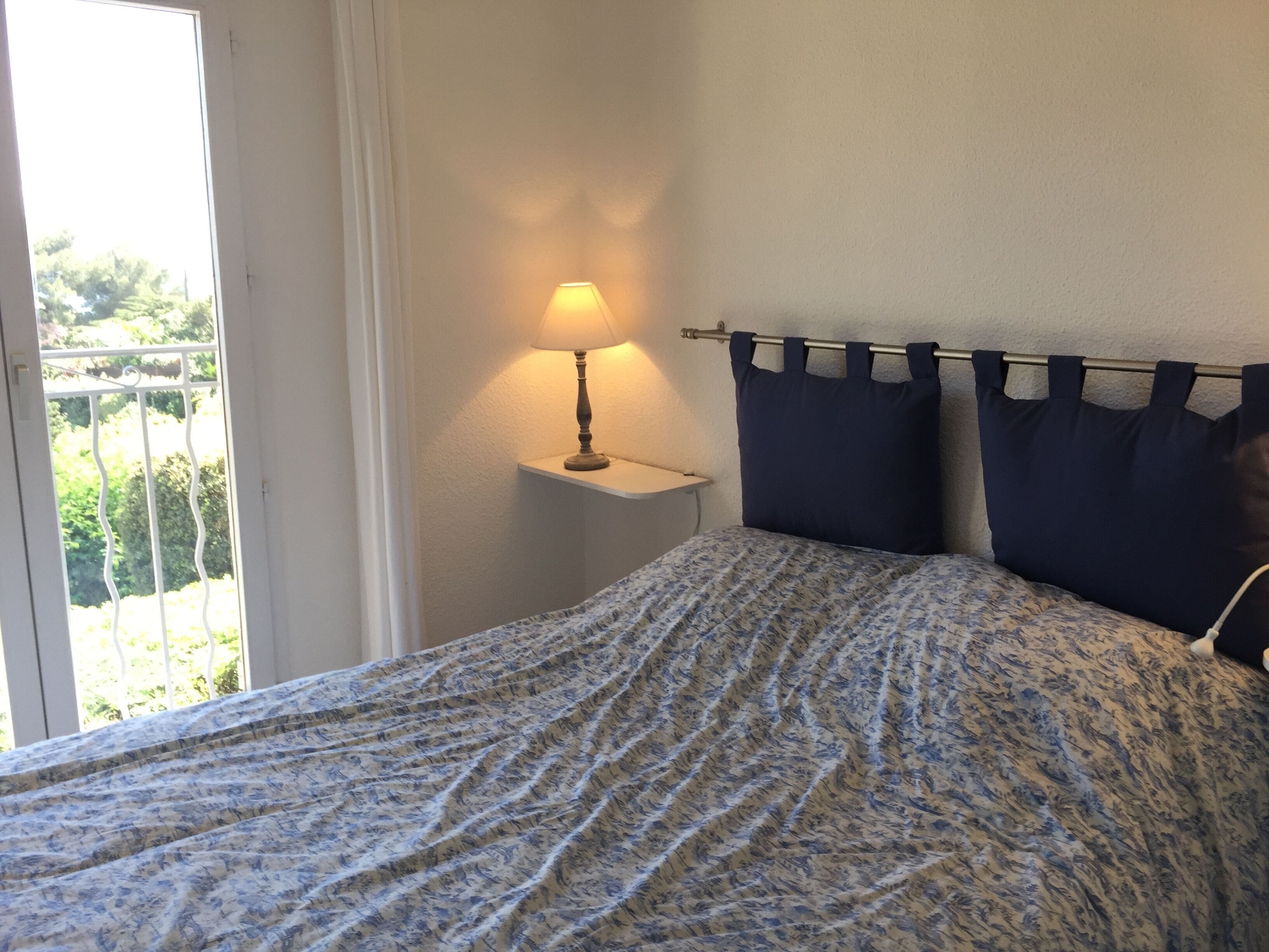 3 habitaciones, escritorio, tabla de planchar con plancha y wifi gratis 