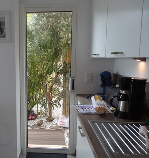 Frigorifero, forno, piano cottura, lavastoviglie