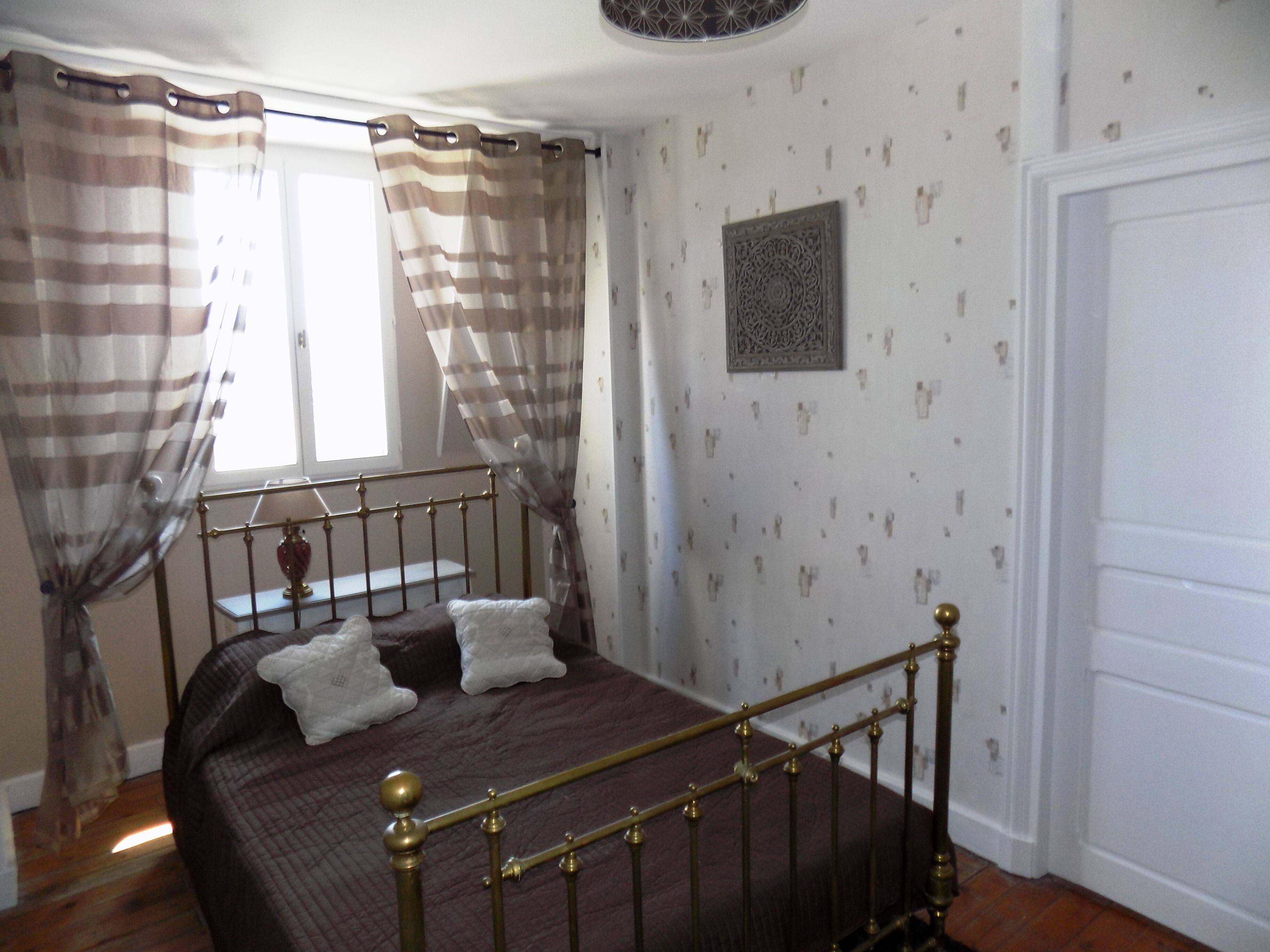 Beautiful, comfortable house, 6 bedrooms, billiard, wifi, large gardens