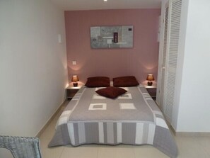 1 sovrum, strykjärn/strykbräda, resesäng och gratis wi-fi