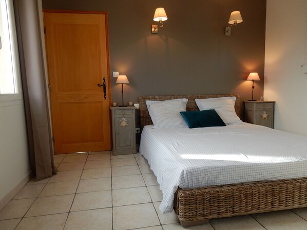 2 bedrooms, iron/ironing board, travel cot, WiFi