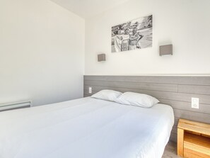 3 bedrooms, iron/ironing board, travel crib, WiFi