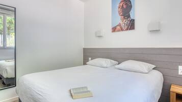 3 slaapkamers, een strijkplank/strijkijzer, reisbedje, wifi