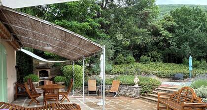 Nyons, charming villa in a green setting