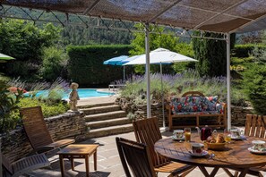 Outdoor dining - Nyons, charming villa in a green setting  (Nyons)