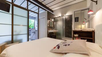 1 chambre, fer et planche à repasser, lit parapluie, Wi-Fi gratuit