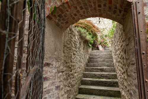 Urban loft with all comforts-Pool & Jacuzzi in summer-Accueil Vélos Motos