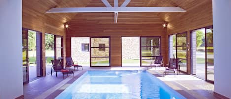 Piscine intérieure, piscine chauffée