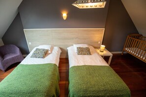 3 habitaciones, tabla de planchar con plancha, cuna de viaje y wifi 