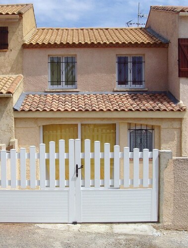 House quiet 70 m2. 2 c. 2 bathrooms. 2 gardens enclosed balcony sea view