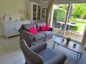 Smart-TV, Bücher, Stereoanlage