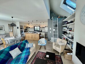 TV, fireplace, books, music library - "L‘ Elégance "- House in the heart of Quiberon (Quiberon)