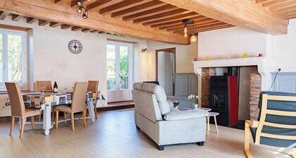 Quiet country house, enclosed grounds, in the Morvan Park, ideal for a couple