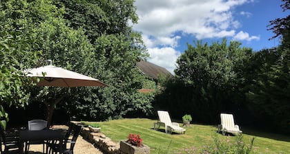 Maison de campagne au calme, terrain clos, dans le Parc du Morvan, idéal couple