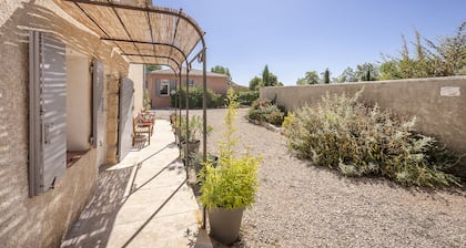 Granja en medio de la Provenza