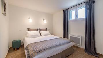 2 chambres, fer et planche Ă repasser, draps fournis