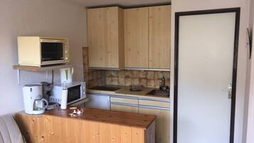 Frigorífic, microones, forn i placa de cuina