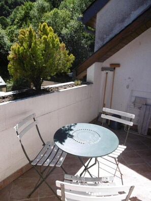 Outdoor dining - flat 4 people 2 stars (Saint-Lary-Soulan)