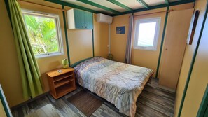 2 makuuhuonetta, silitysrauta/-lauta, ilmainen Wi-Fi, vuodevaatteet