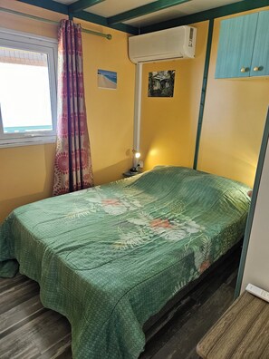 2 slaapkamers, een strijkplank/strijkijzer, gratis wifi, beddengoed