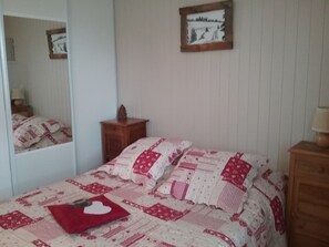 3 bedrooms, iron/ironing board, travel crib, free WiFi