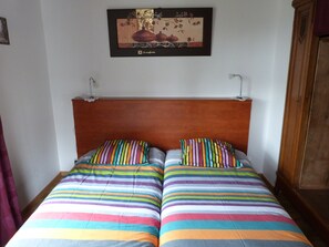 2 dormitorios, tabla de planchar con plancha, wifi gratis y ropa de cama