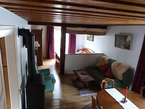 TV, books - Gîte Chez ANNA in a quiet country setting  (Wuenheim)