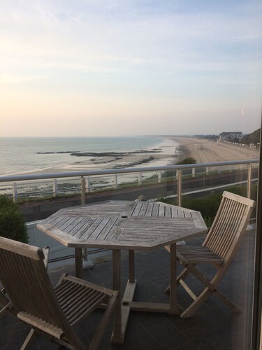 NEW seafront near beach, dior garden and near granville