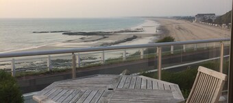 NEW seafront near beach, dior garden and near granville