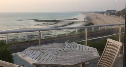 NEW seafront near beach, dior garden and near granville