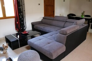 Fernseher, Kamin, Videospiele, DVD-Player