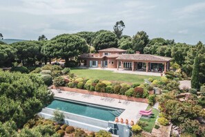 Exterior - House with exceptional view on the heights of Gigaro (La Croix-Valmer)