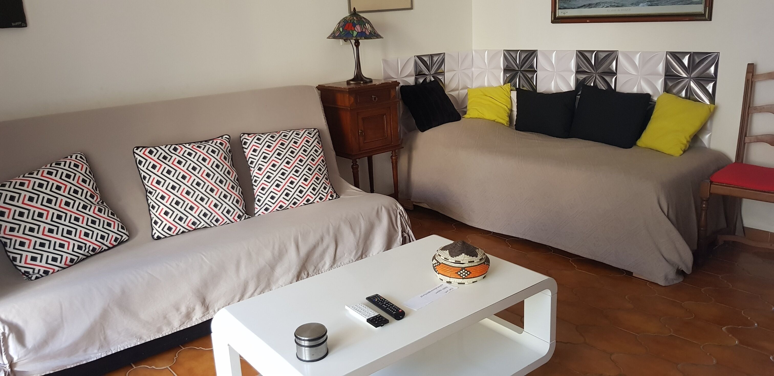 Cottage ground floor of a village house 1 bedroom, 2 terraces, quiet and flowery