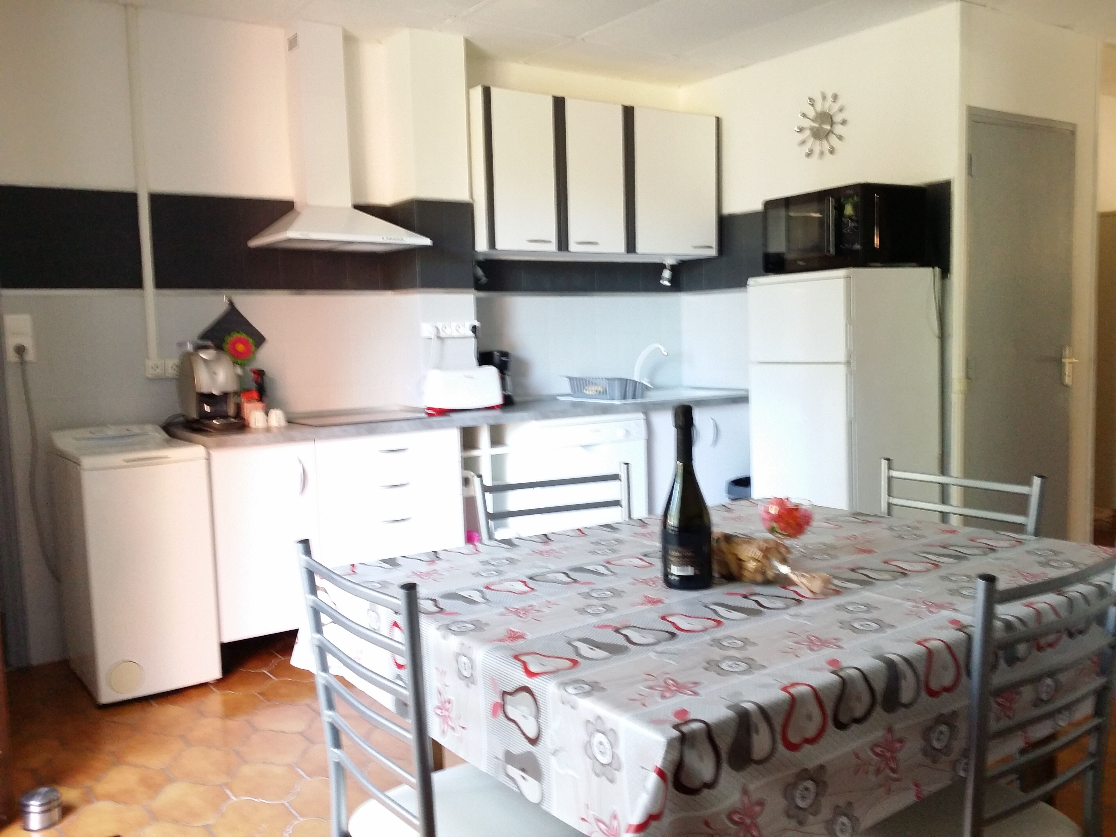 Cottage ground floor of a village house 1 bedroom, 2 terraces, quiet and flowery