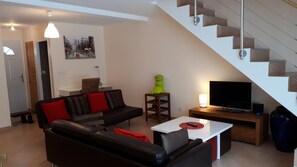 TV - Duplex 6-8 people of 95 m2 in the heart of Haut Jura (39). (Bellefontaine)