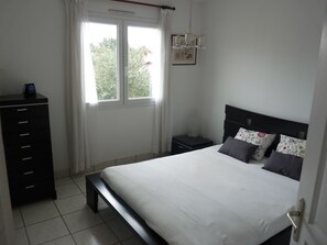 3 bedrooms, iron/ironing board, free WiFi