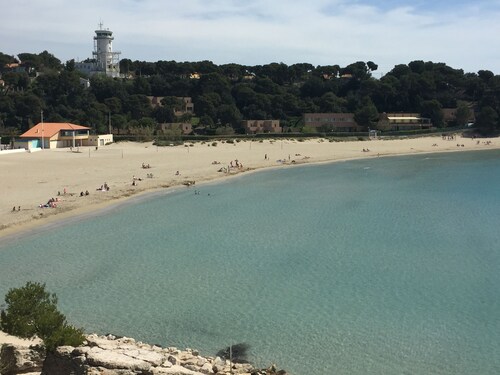 Appartement neuf avec grande terrasse équipé pour 4 personnes