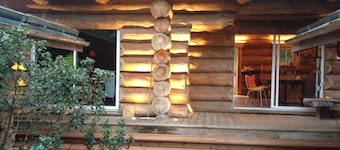 Aito hirsimökki mÀntymetsÀn sydÀmessÀ 10 hengelle