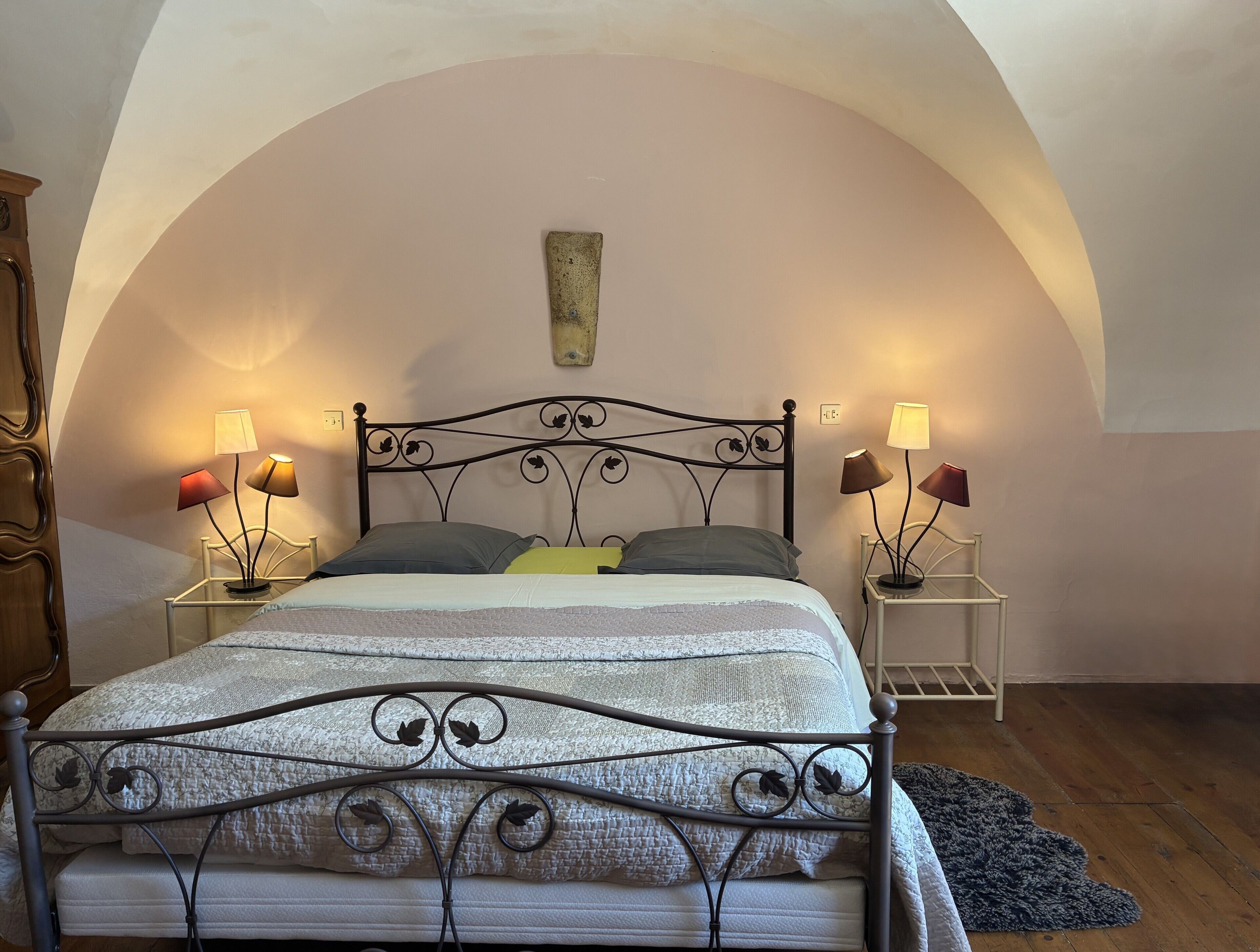 2 Schlafzimmer, Schreibtisch, Bügeleisen/Bügelbrett, Reisekinderbett