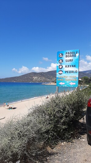 Una spiaggia nelle vicinanze