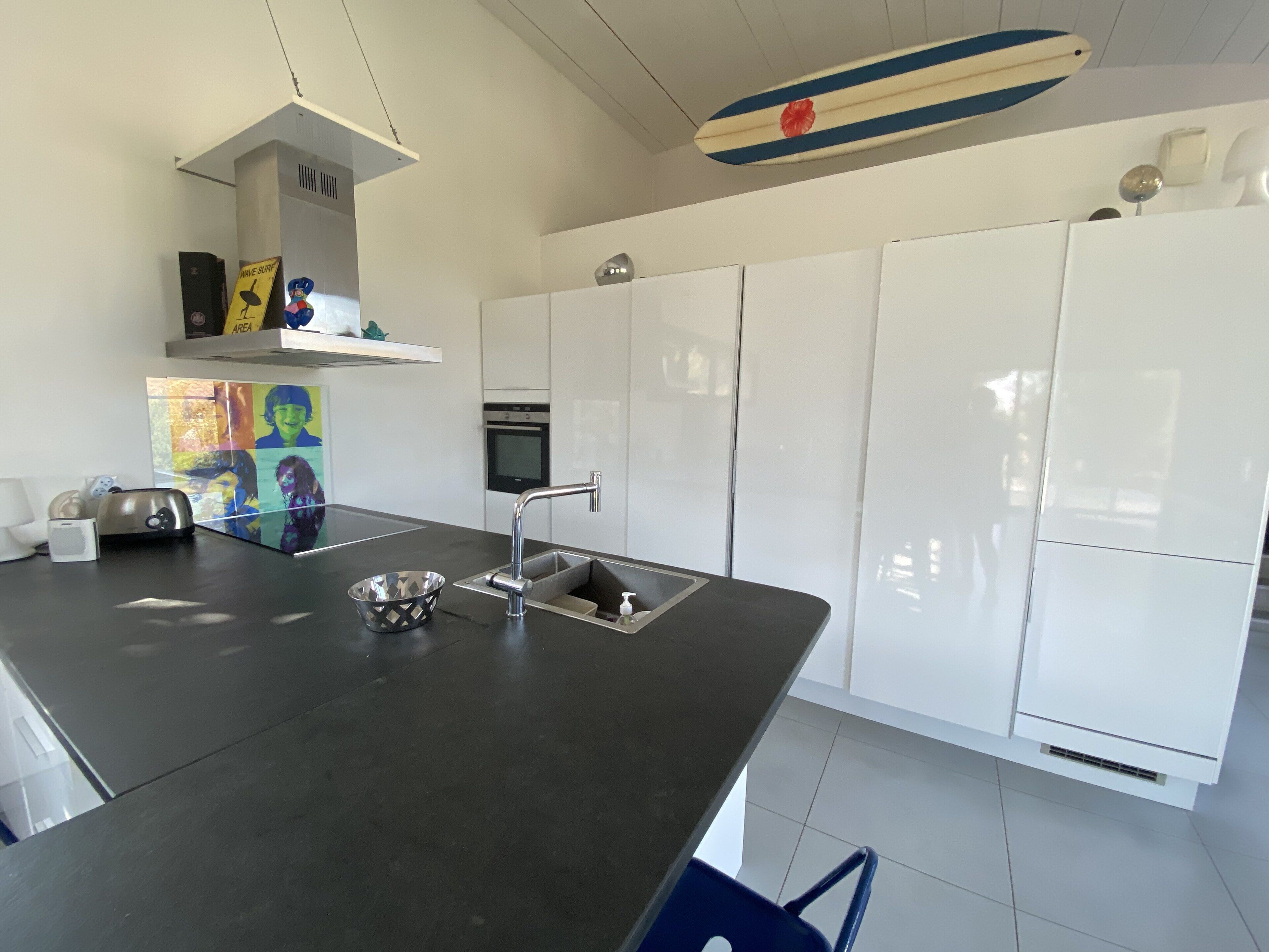 CONTEMPORARY VILLA WITH SWIMMING POOL