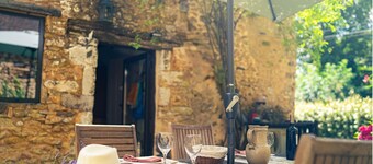 Charm & Tranquility in the heart of Périgord Noir with private heated pool
