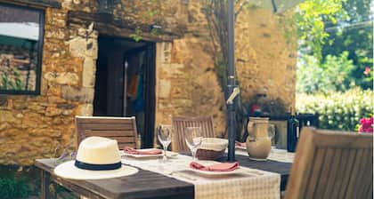 Charme & Tranquilité au coeur du Périgord Noir avec piscine privée chauffée