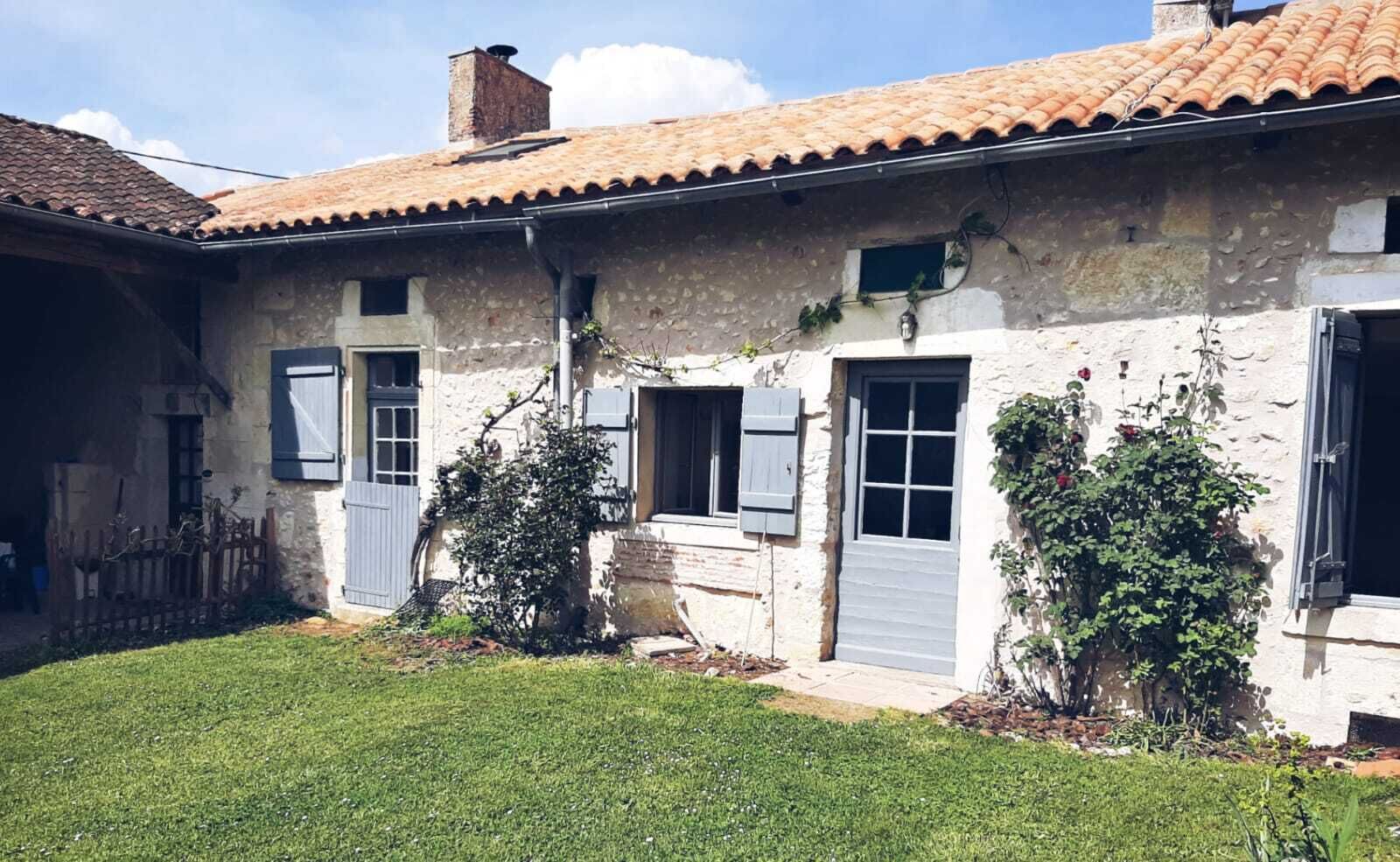 GITES L'OASIS IN NEUVIC IN THE PÉRIGORD BLANC, BETWEEN 2 TO 10 PEOPLE