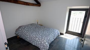 2 bedrooms, iron/ironing board, travel crib, free WiFi