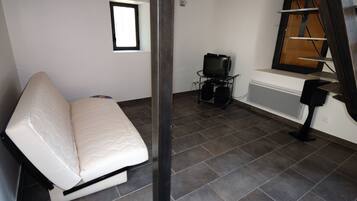 TV, fireplace, DVD player, table tennis