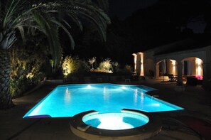 Piscina all'aperto, una piscina riscaldata