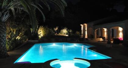 GASSIN, 6 km from Saint-Tropez, exceptional villa for 8 people